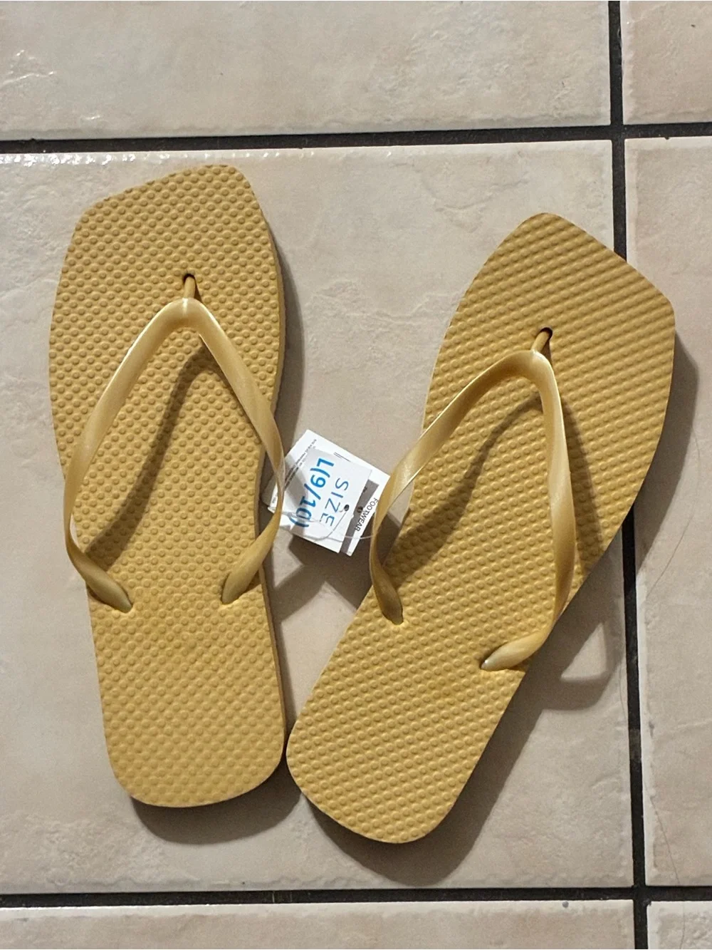 Women’s Classic Yellow Flip Flop Sandals